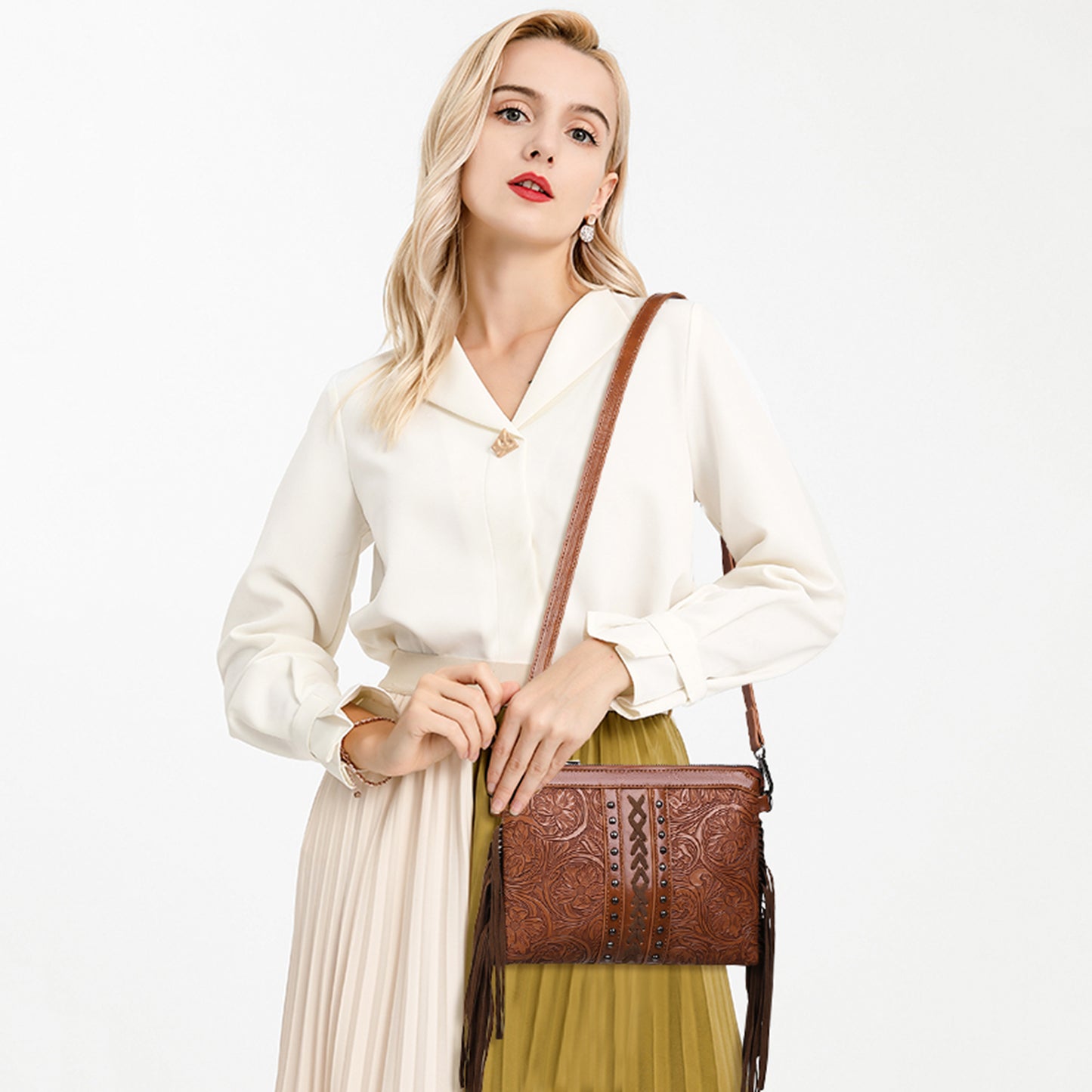 SENDEFN Fashion Fringe Crossbody Bag with Rivets Western Women Purse Vegan Leather Shoulder Bag with Tassel